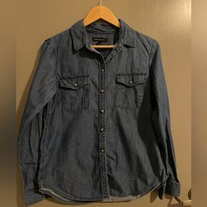 🍁 Banana Republic Chambray Jean Button-up Shirt